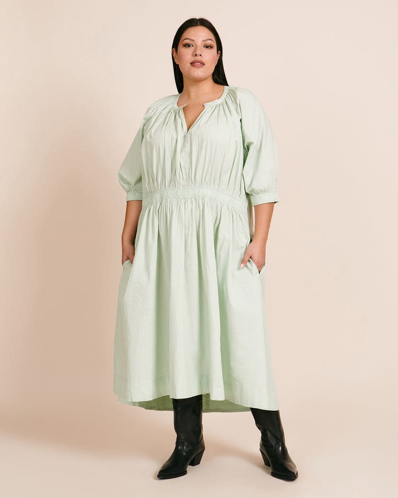 Front of a model wearing a size XL Cobano Dress in Mint by Apiece Apart. | dia_product_style_image_id:226634